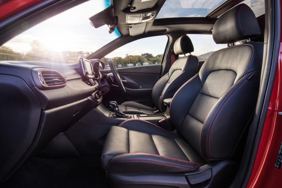 Интерьер Hyundai i30 SR 2017 года  (AU) (фото 14 из 34)